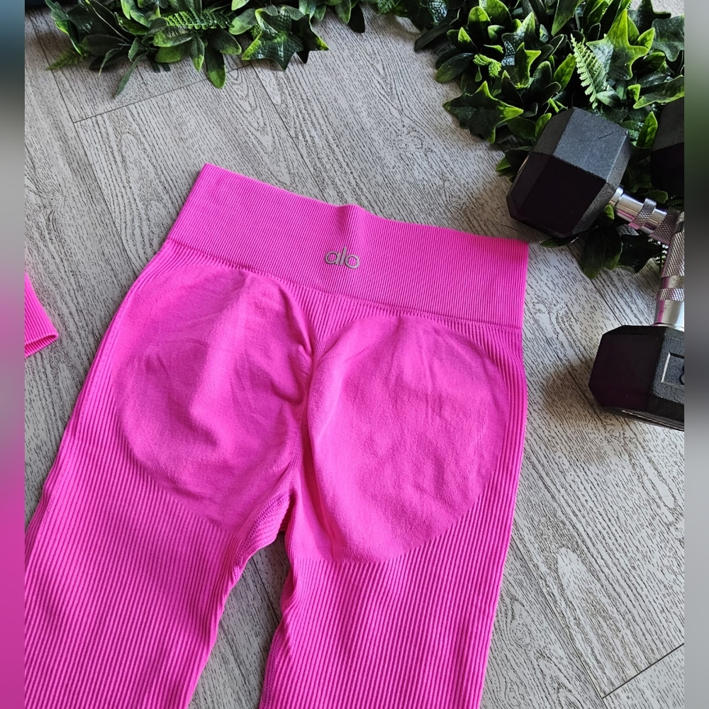 ALO Yoga Fuchsia Ribbed Leggings and Top Set - Picture 3 of 8